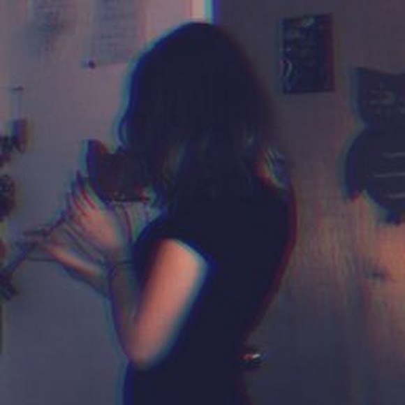 Meet your Posher, Hailey - Picture 1 of 1